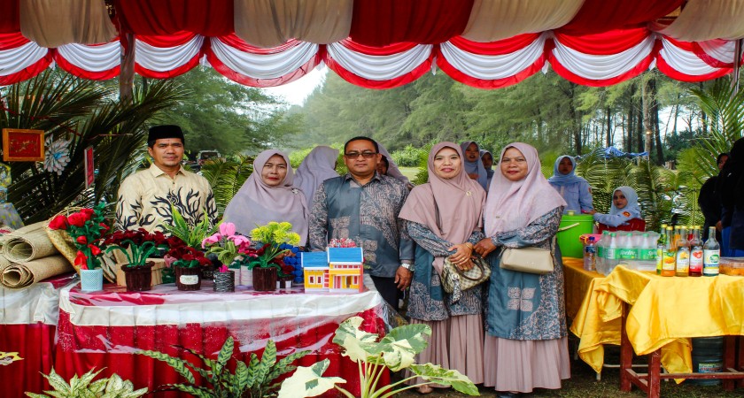 MAN 2 Aceh Barat Meriahkan Festival Nipah 2026 di Desa Suak Timah